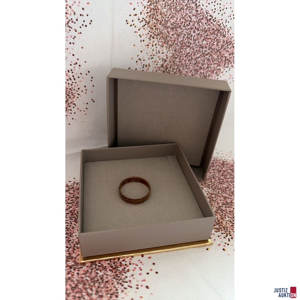 Goldring in Schatulle
