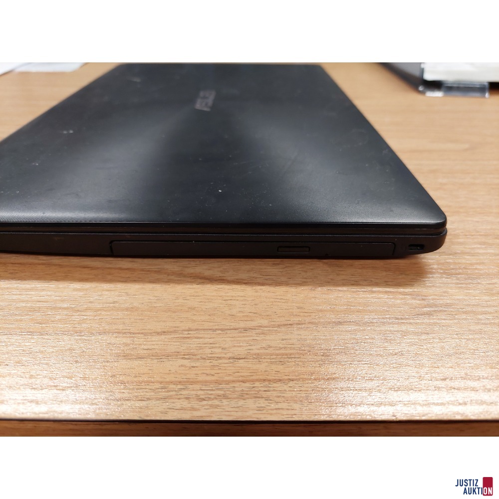Notebook der Marke ASUS "F553M" gebraucht/Gebrauchsspuren vorhanden