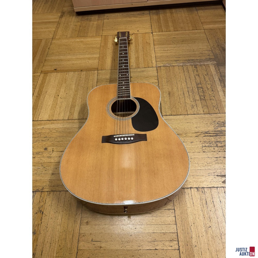 Akustische Gitarre der Marke C&period; Ciant