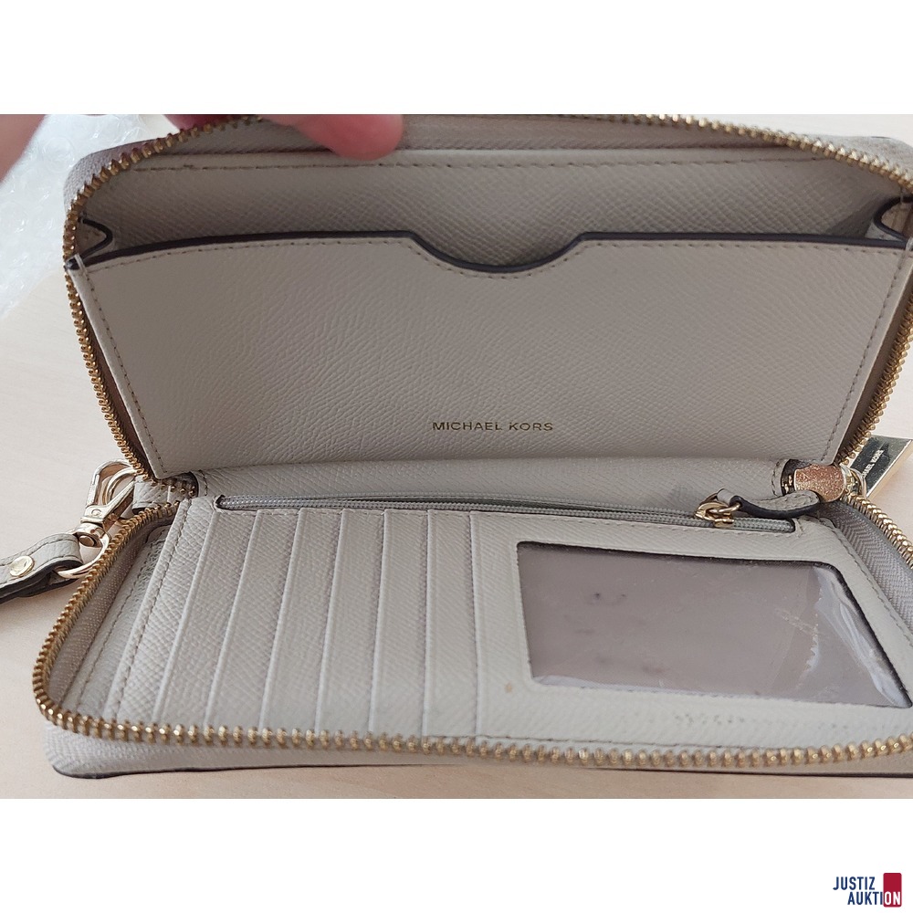 Geldbörse der Marke Michael Kors beige