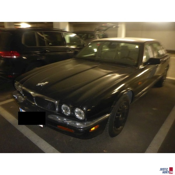 PKW Jaguar XJ8 3,2