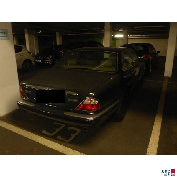PKW Jaguar XJ8 3,2