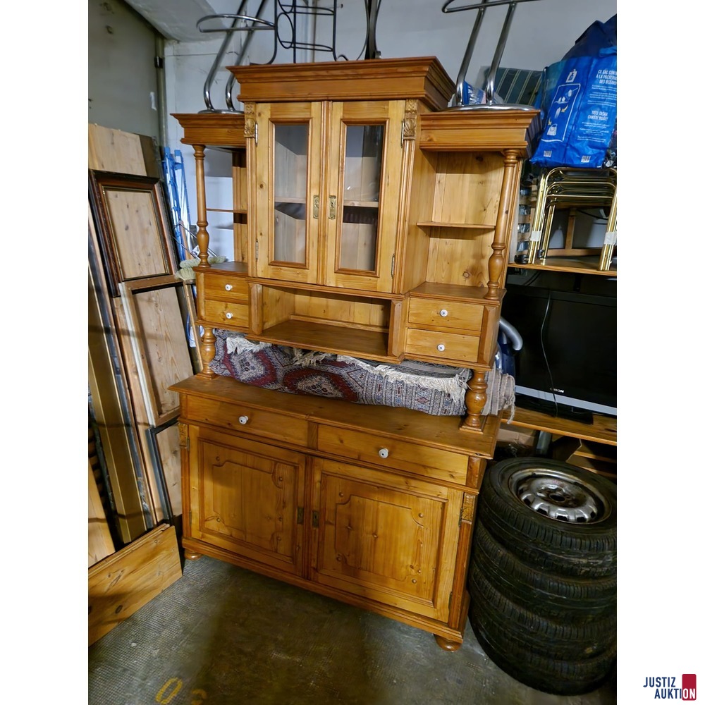 Schrank mit Aufsatz u.a.