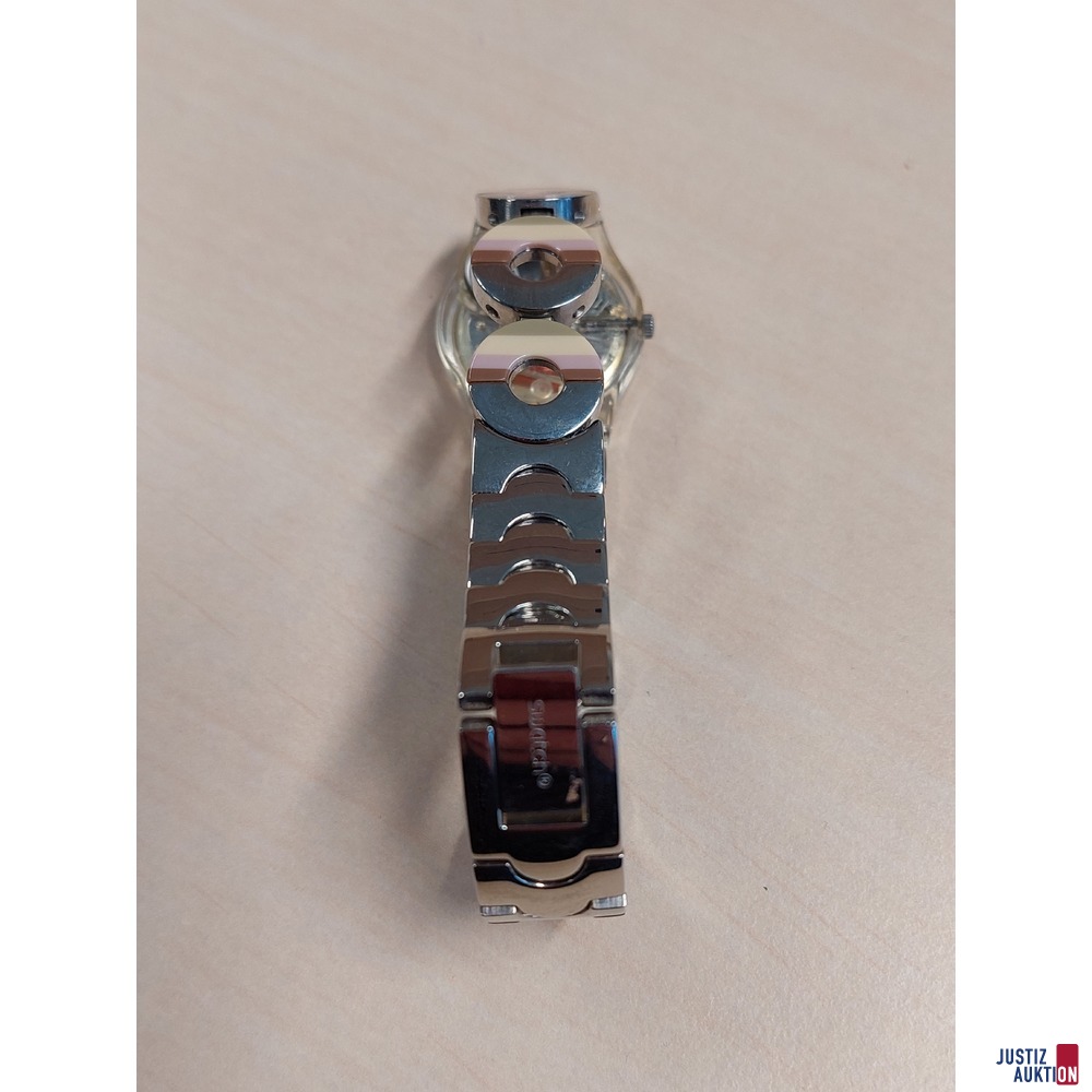 Damenarmbanduhr der Marke Swatch Geh&auml;usedurchmesser&colon; 25mm Uhrwerk&colon; Quarz Zustand&colon; Uhr steht&comma; Batterie leer&comma; ohne Gew&auml;hr auf Dauerfunktion