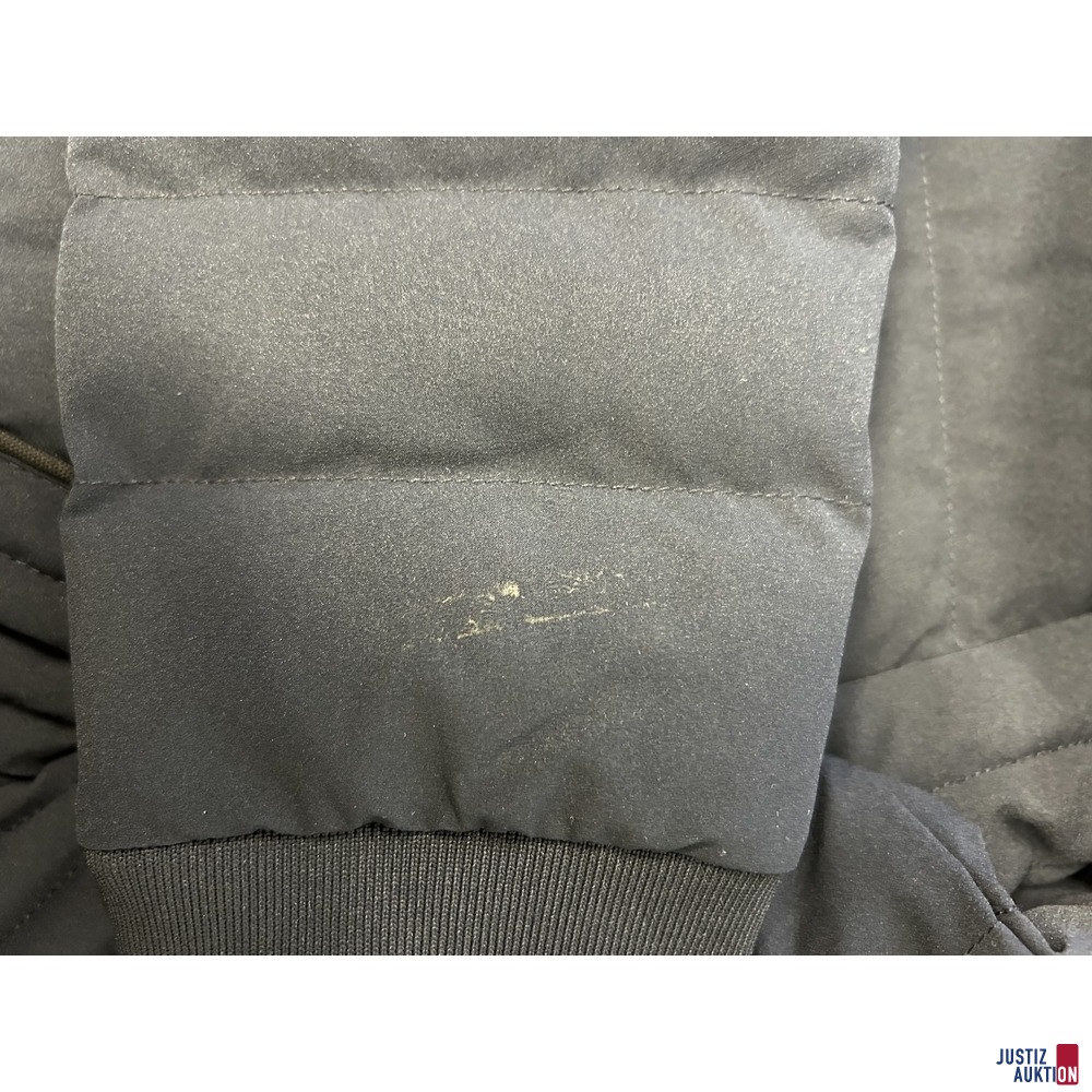 Leichte Verschmutzung am &Auml;rmel