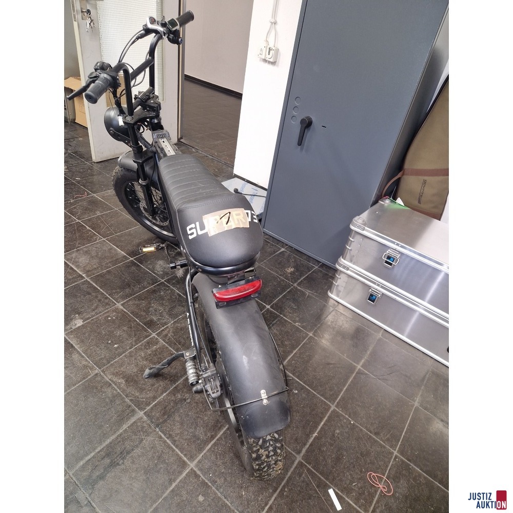 Vollbild Fahrrad von hinten