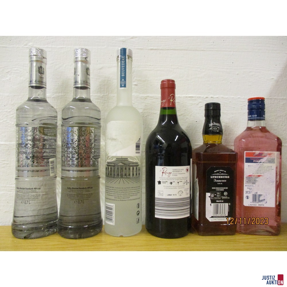 Justiz-Auktion (#178344) Whiskey Spirituosen u.a. Gin, | Konvolut Russian Vodka,