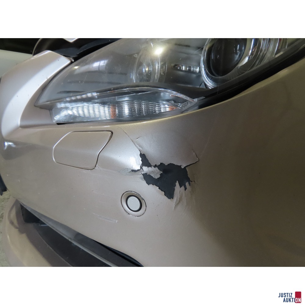 Sto&szlig;f&auml;nger vorne links besch&auml;digt