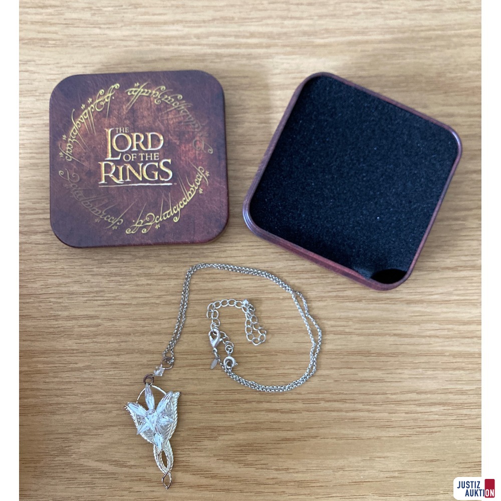 Detailaufnahme Kette und Schatulle &quot&semi;Lord of the Rings&quot&semi;