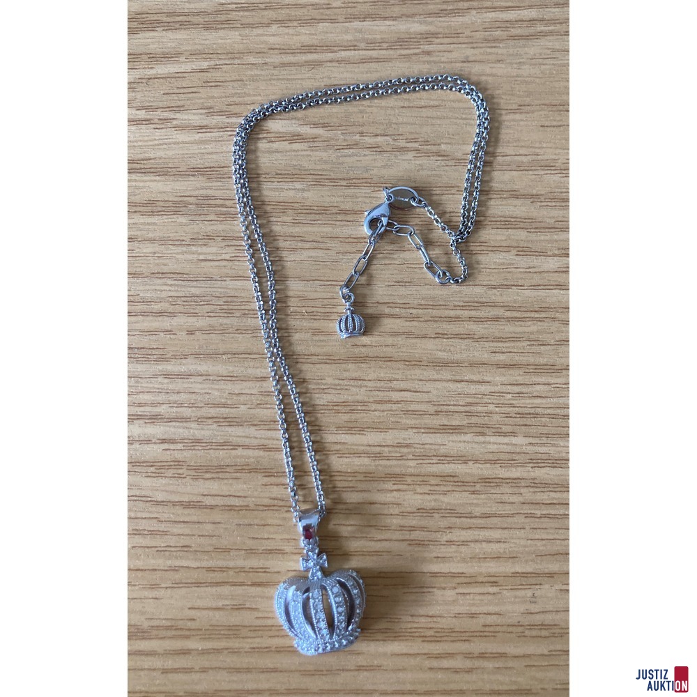 Detailaufnahme Kette &quot&semi;Gl&ouml;&ouml;ckler&quot&semi;