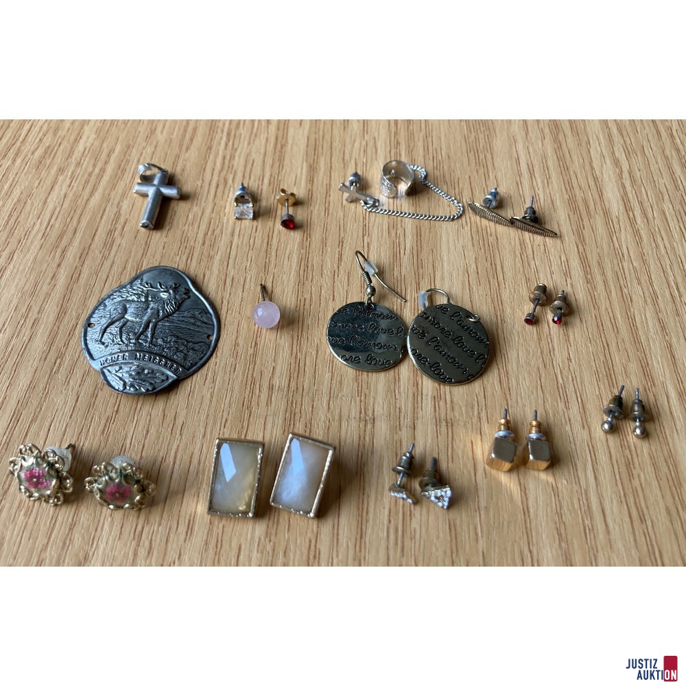 1 Wanderstock-Plakette&comma; 1 Kettenanh&auml;nger&comma; div&period; Ohrringe