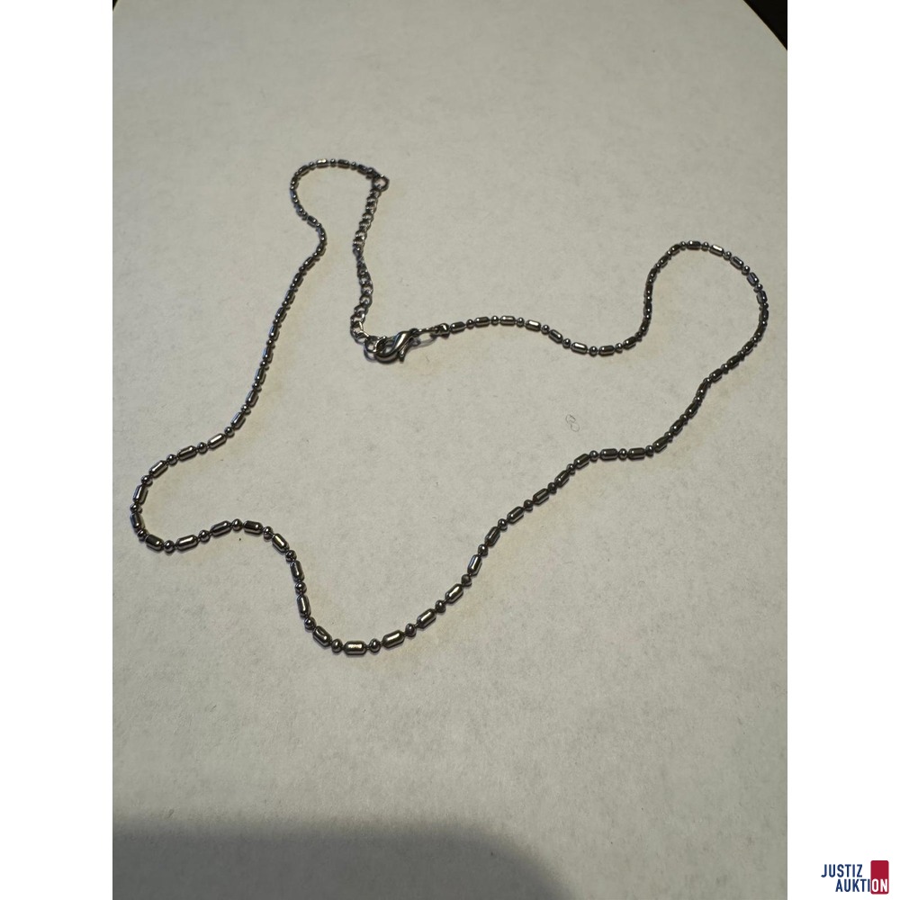 Halskette silberfarben