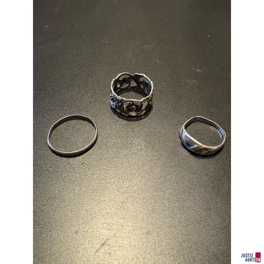 Verschiedene Ringe&comma; teils leicht verbogen