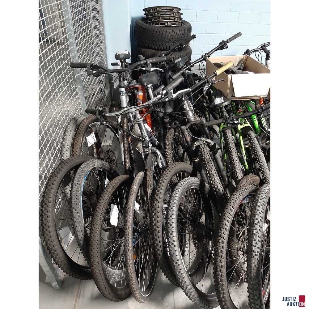 Konvolut an Fahrrädern