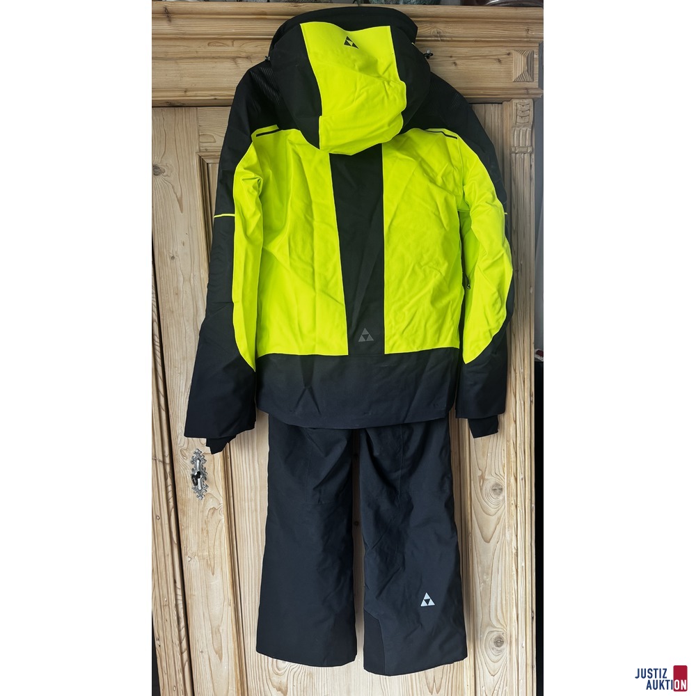 Hose und Jacke hinten