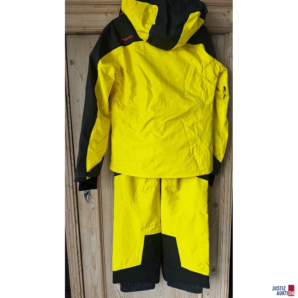 Jacke und Hose hinten