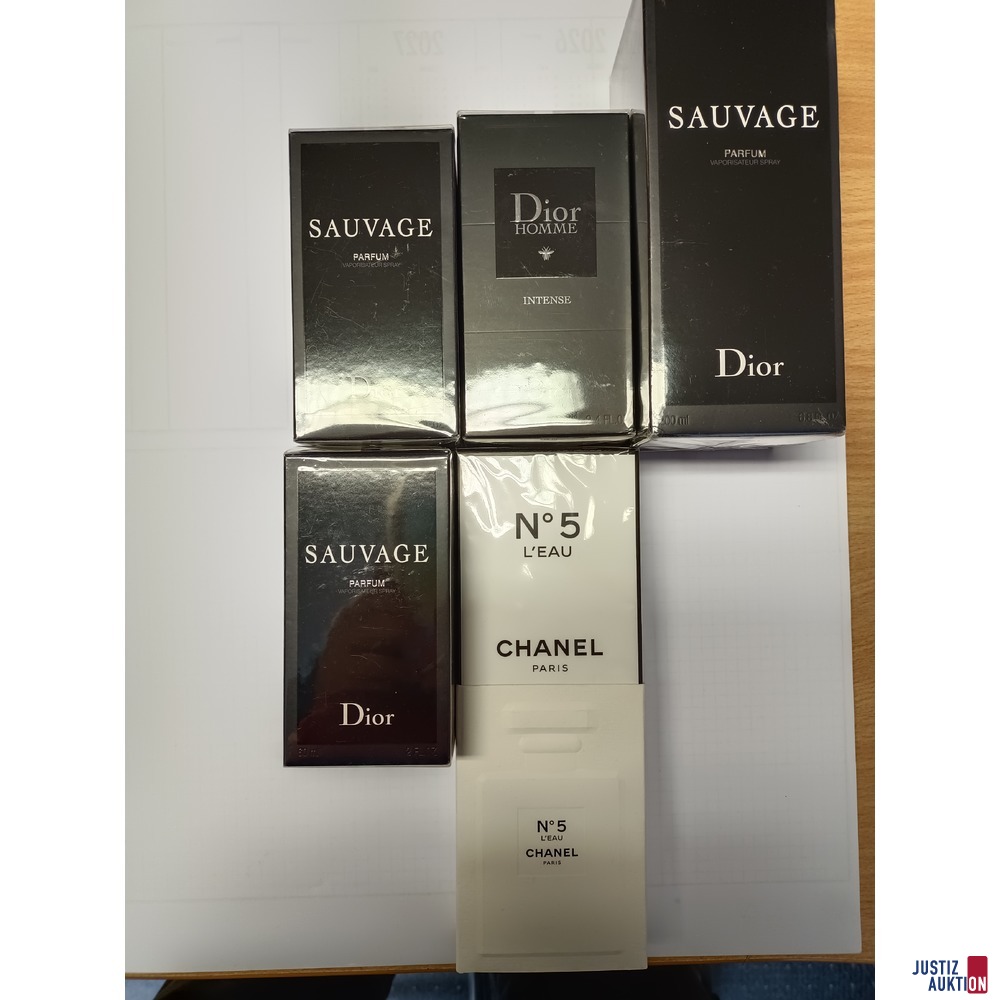Parfüm, 4x Dior und 1x Chanel Nr. 5