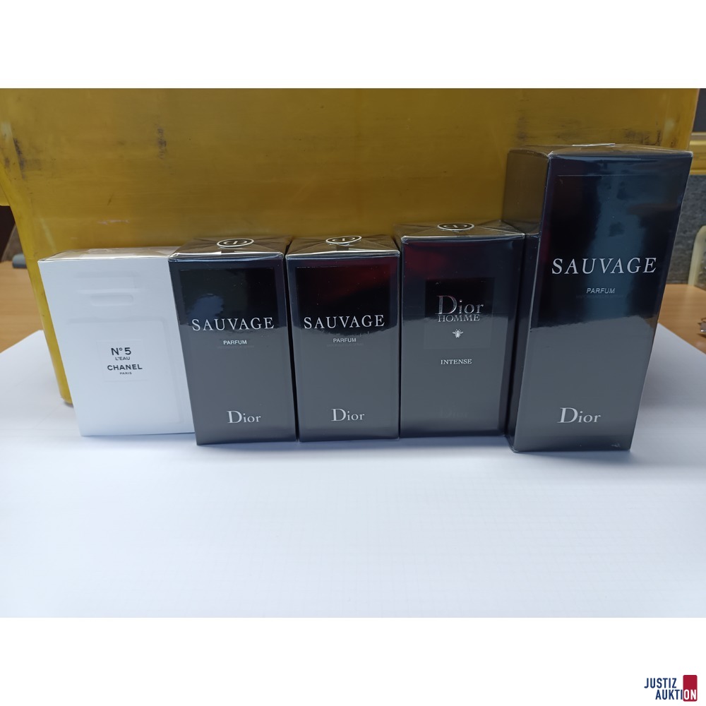 Parfüm, 4x Dior und 1x Chanel Nr. 5