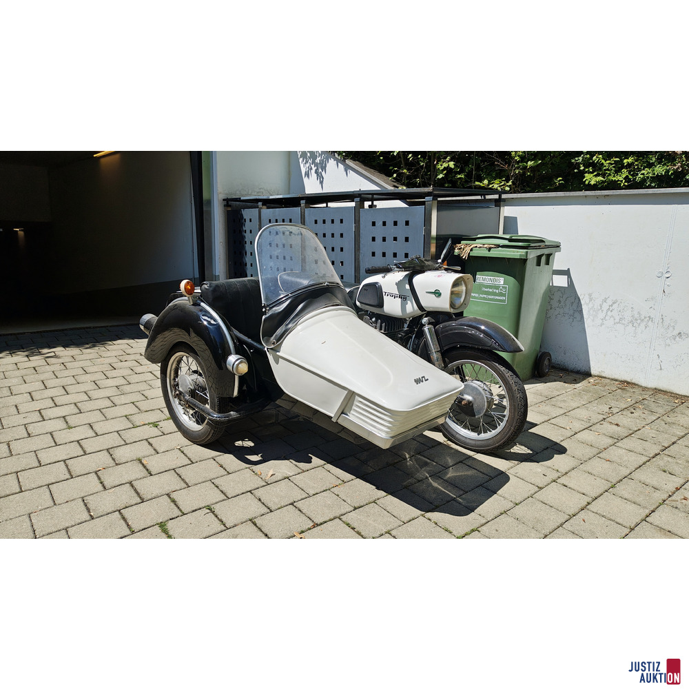 Fahrzeugfront mit Beiwagen