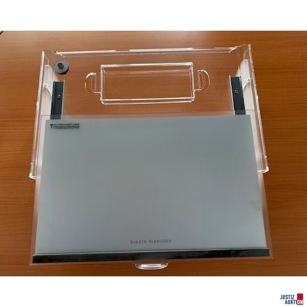 Ansicht vorne mit Ablage