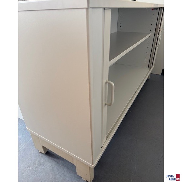 Sideboard seitlich vorne