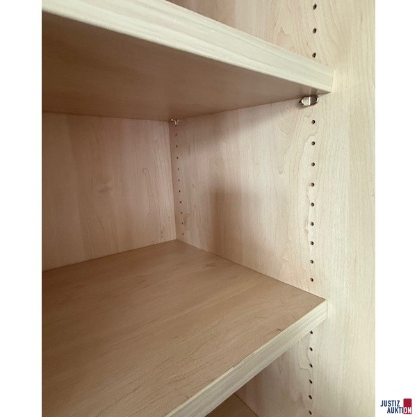 Ansicht seitlich ins Regal