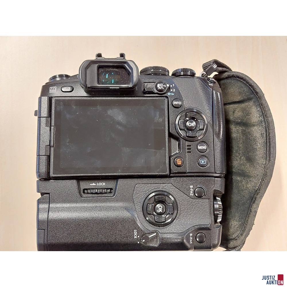 Kamera der Marke Olympus OM-D E-M1 II