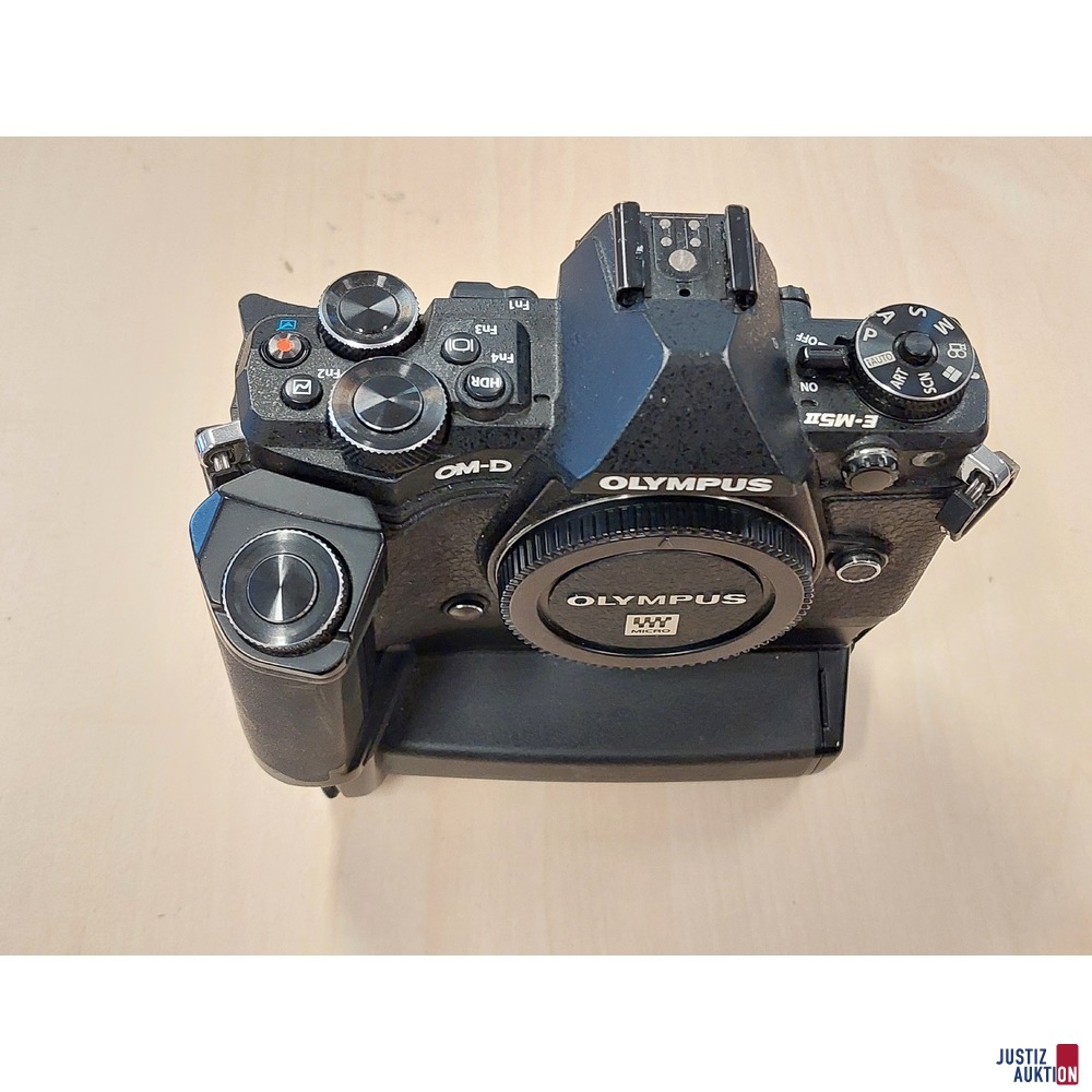 Kamera der Marke Olympus OM-D E-M1 II