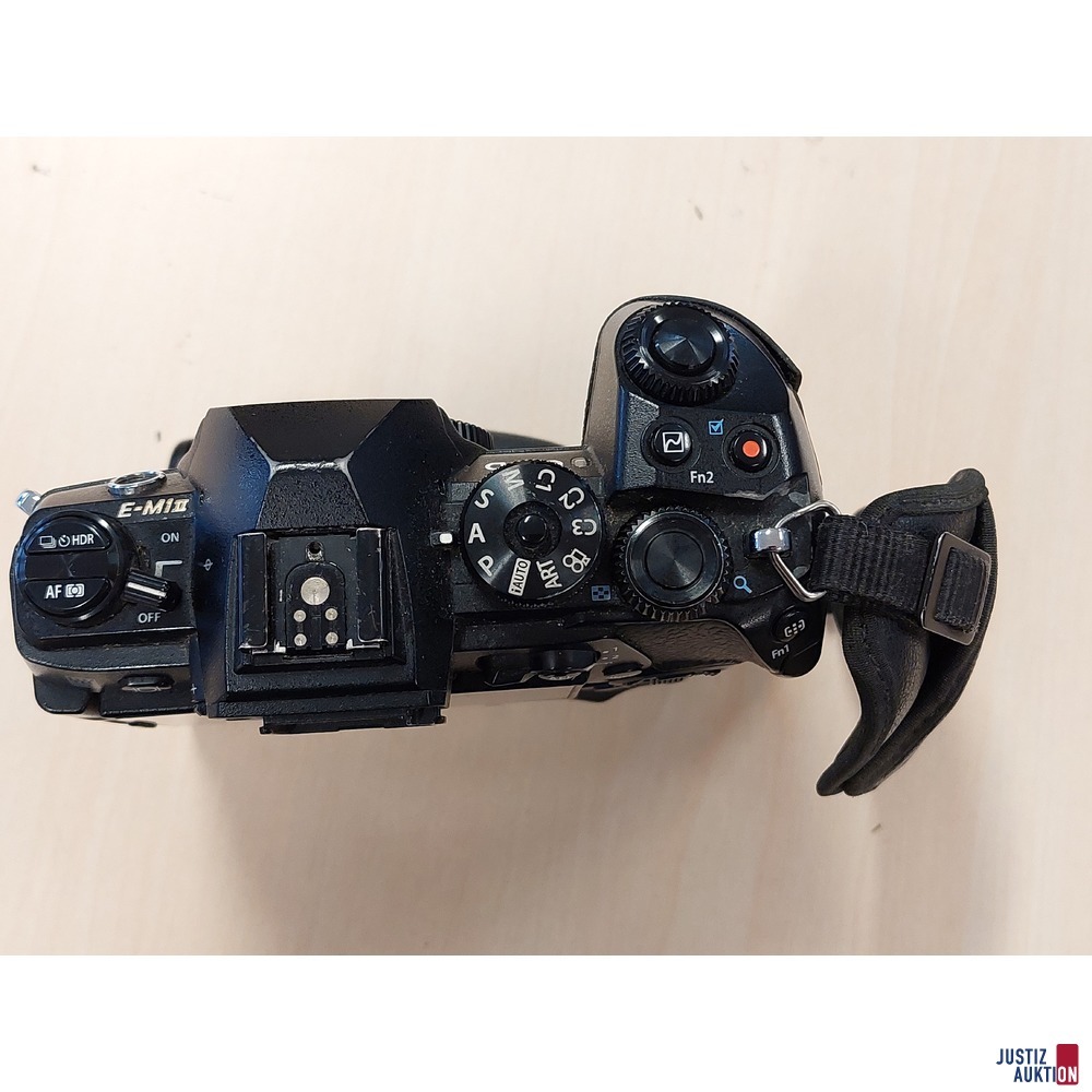 Kamera der Marke Olympus OM-D E-M1 II