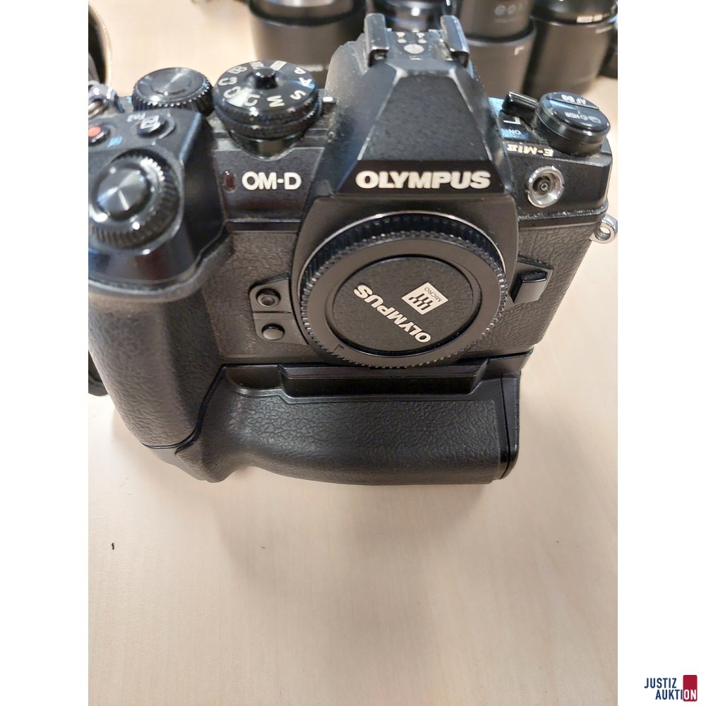 Kamera der Marke Olympus OM-D E-M1 II