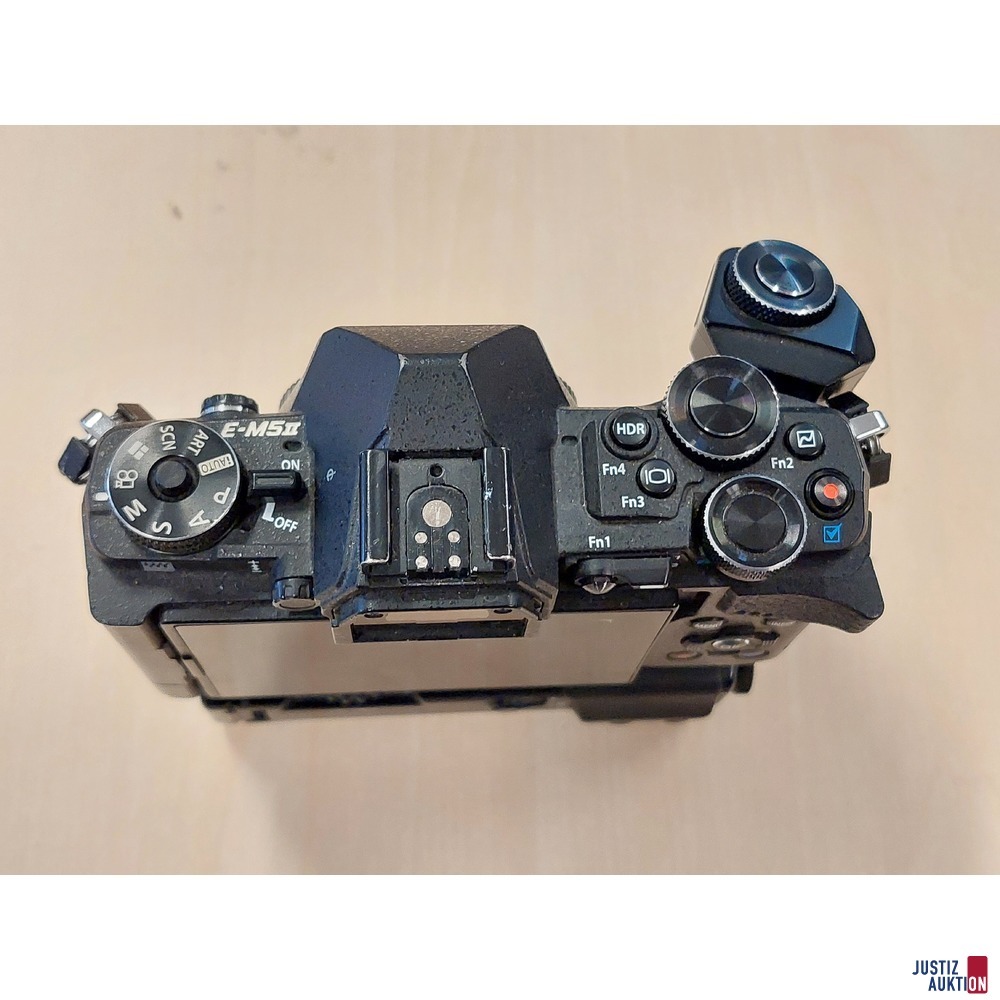 Kamera der Marke Olympus OM-D E-M1 II
