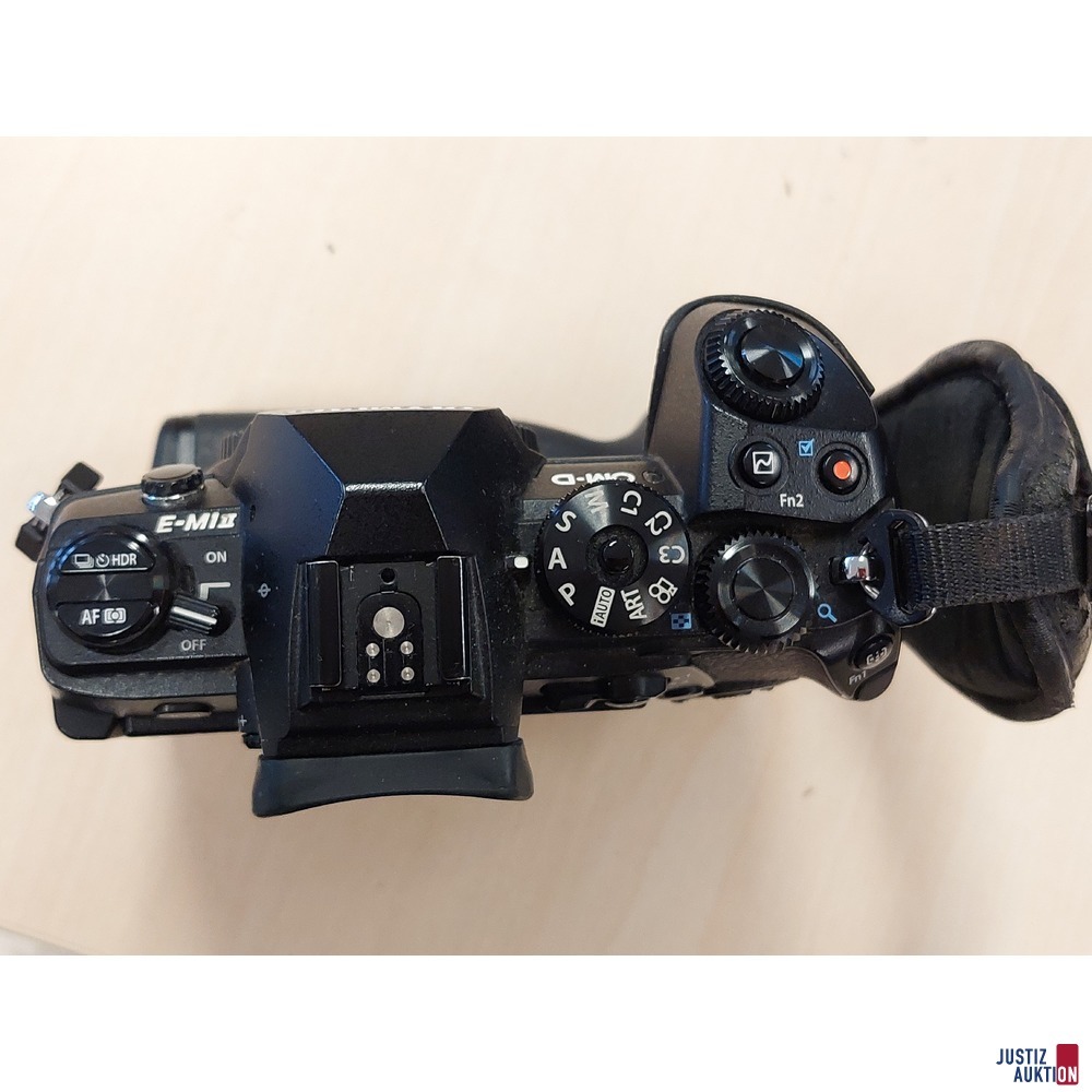 Kamera der Marke Olympus OM-D E-M1 II