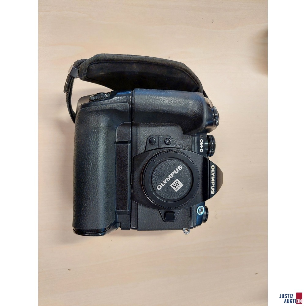 Kamera der Marke Olympus OM-D E-M1 II