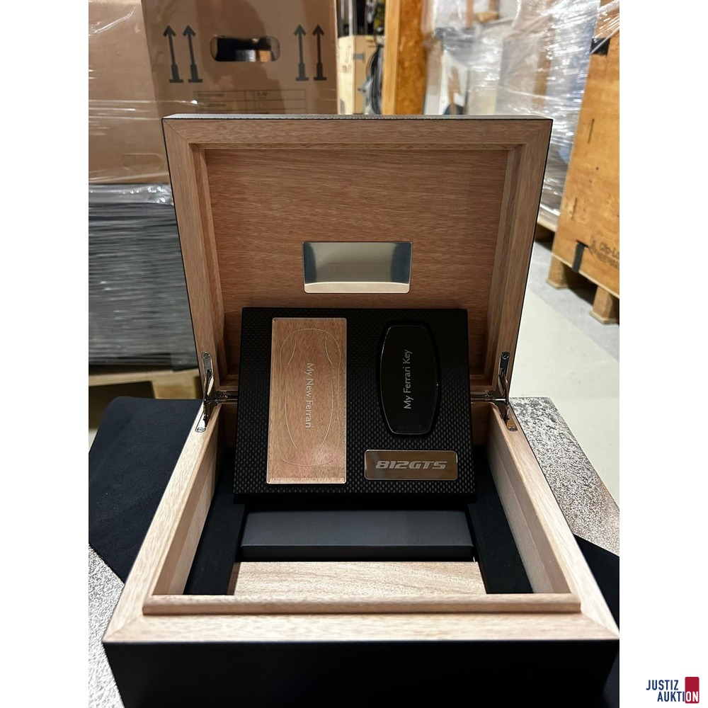 My Ferrari Key Humidor 812 GTS ohne Modell, Box in Carbonoptik