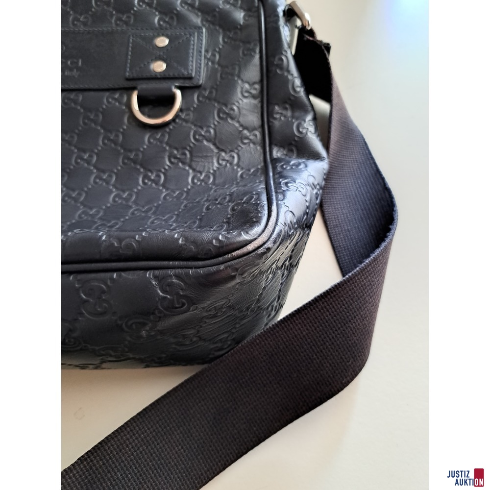 Herren Tasche mit Trägerriemen von Gucci ca. 35x 30 cm