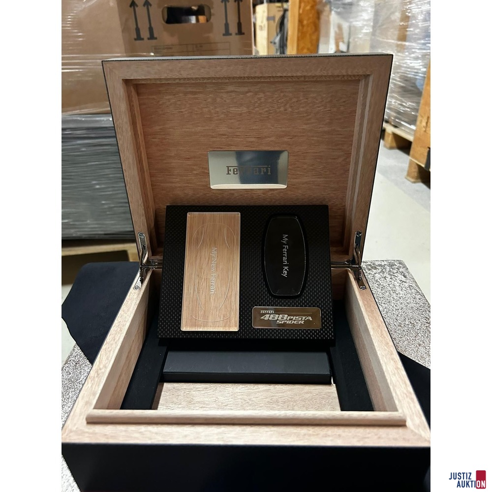 My Ferrari Key Humidor 488 Pista Spider ohne Modell, Box in Carbonoptik