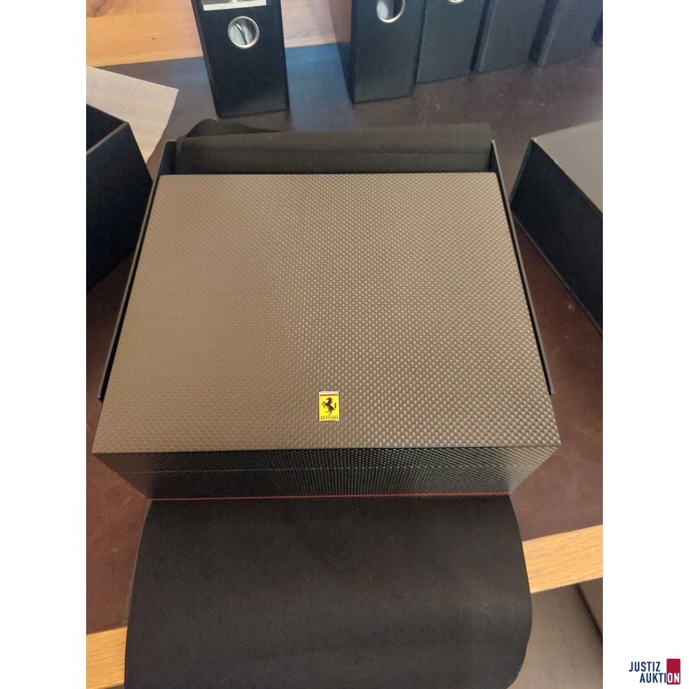 My Ferrari Key Humidor 488 Pista Spider ohne Modell, Box in Carbonoptik