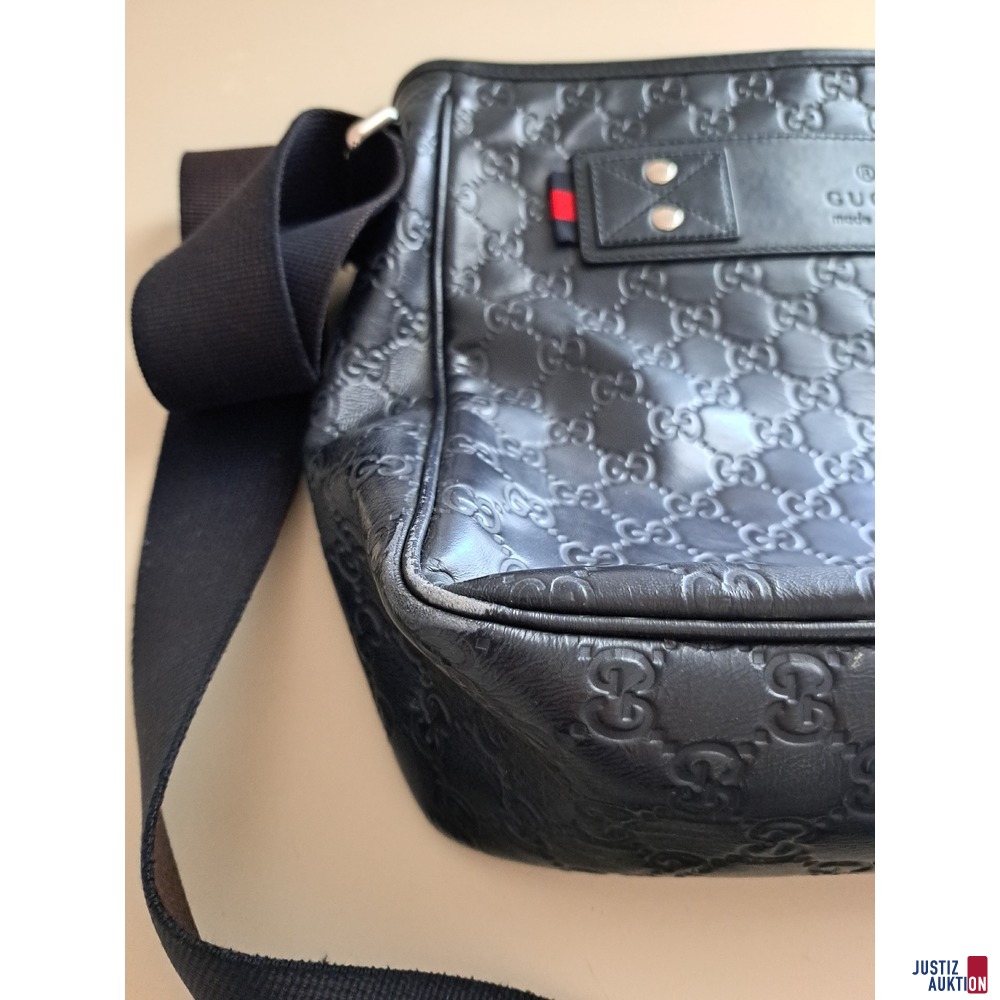 Herren Tasche mit Trägerriemen von Gucci ca. 35x 30 cm