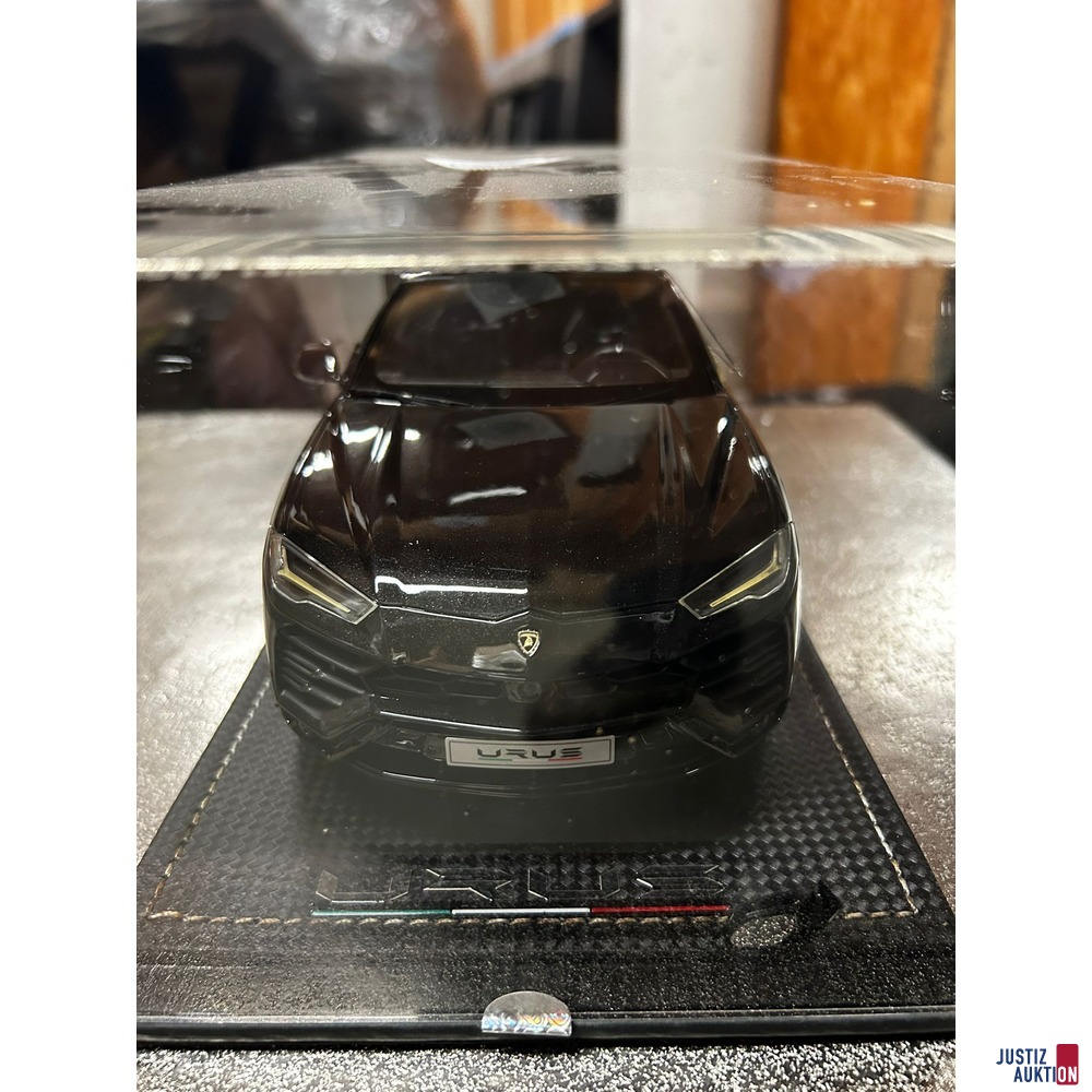 Lamborghini Urus schwarz