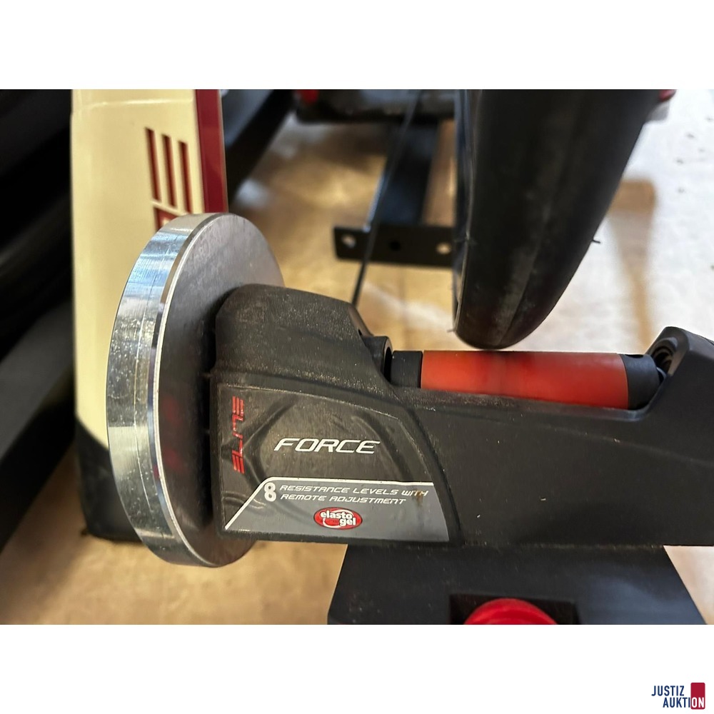 Rennrad Specialized mit Rollentrainer