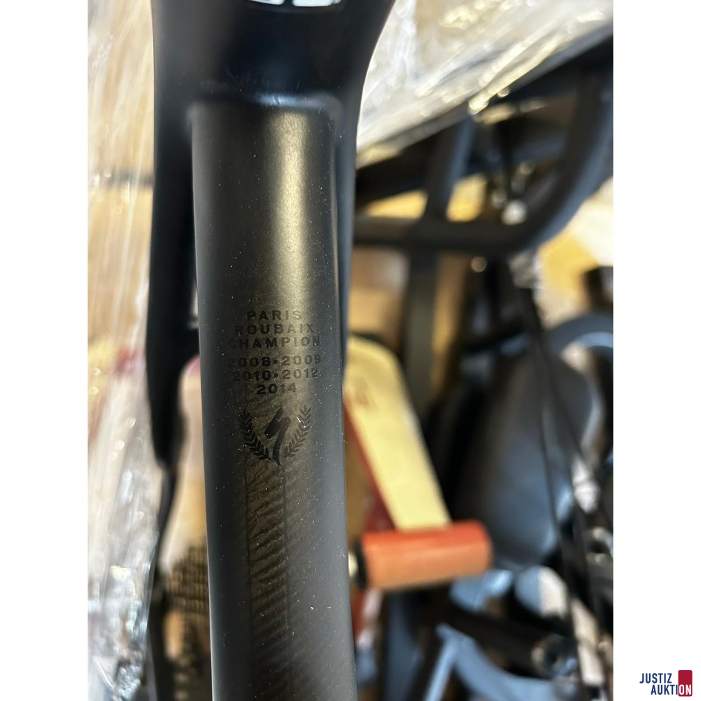 Rennrad Specialized mit Rollentrainer