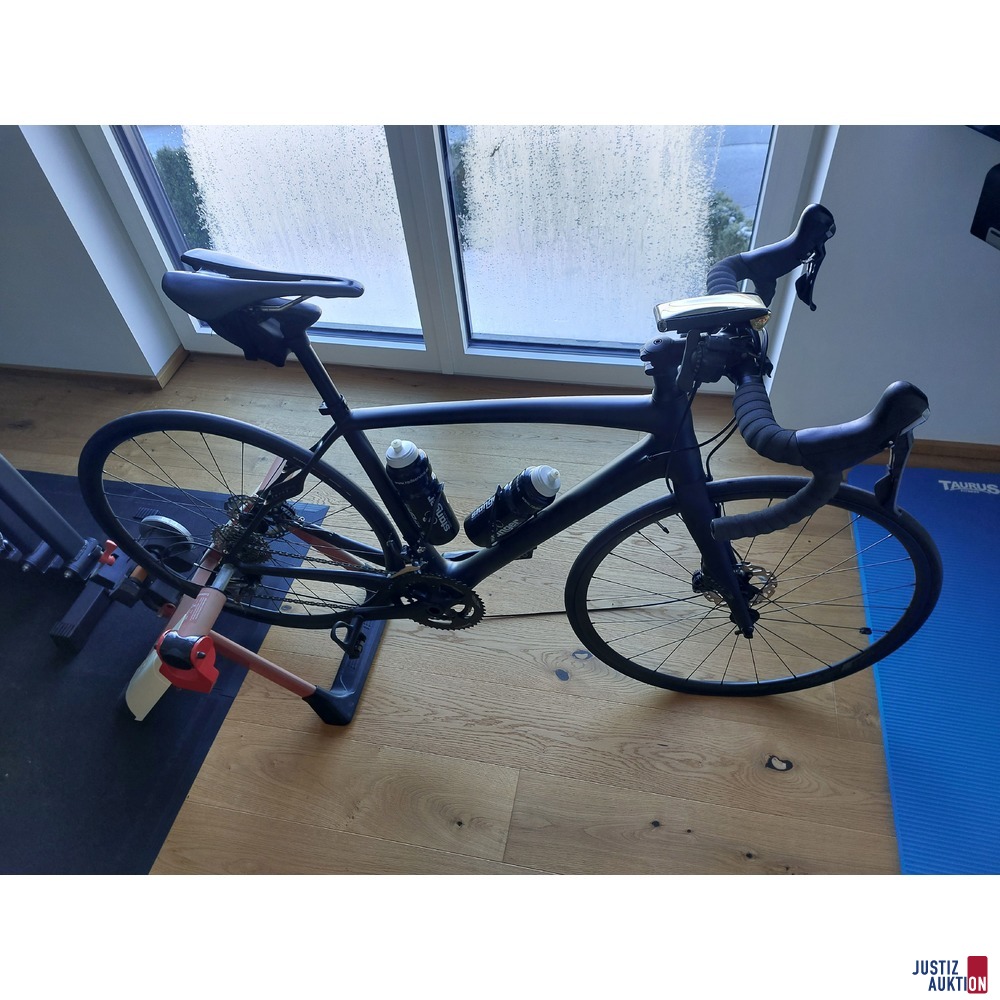 Rennrad Specialized mit Rollentrainer