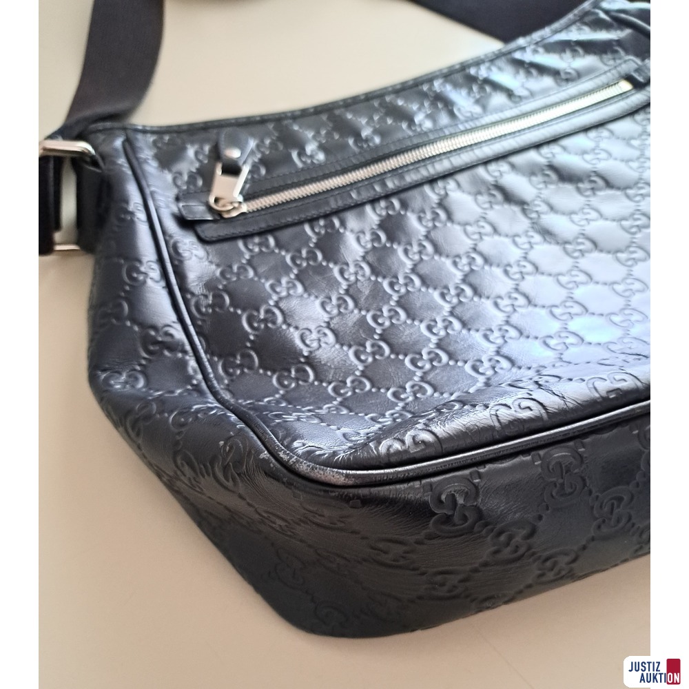 Herren Tasche mit Trägerriemen von Gucci ca. 35x 30 cm