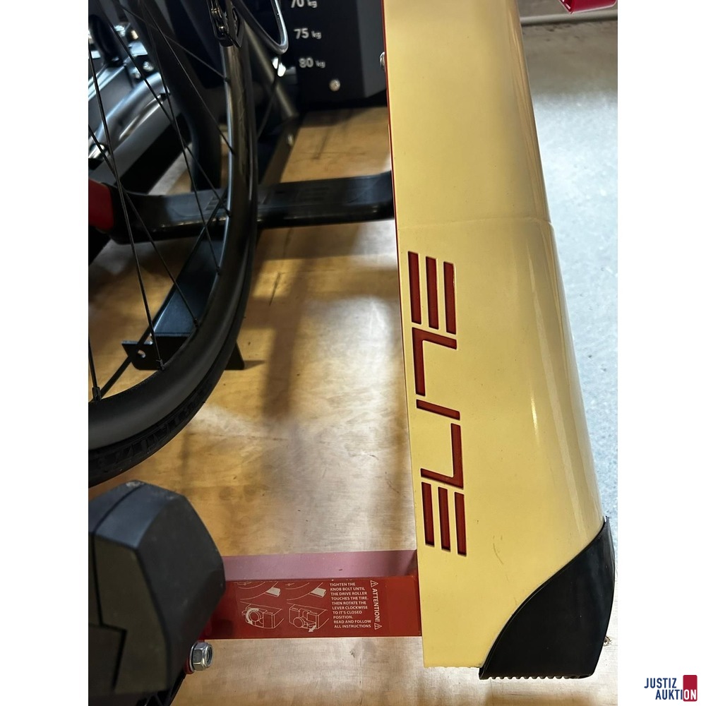 Rennrad Specialized mit Rollentrainer
