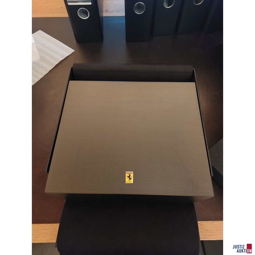 My Ferrari Key Humidor 812 GTS ohne Modell, Box in Carbonoptik