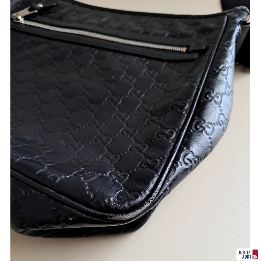 Herren Tasche mit Trägerriemen von Gucci ca. 35x 30 cm