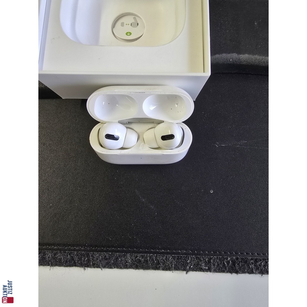 Airpods in Case
