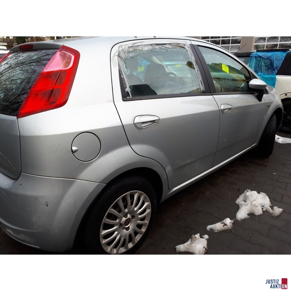 Fenster hinten rechts besch&auml;digt