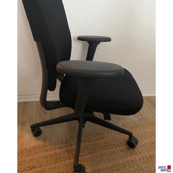 B&uuml;rostuhl von der Seite