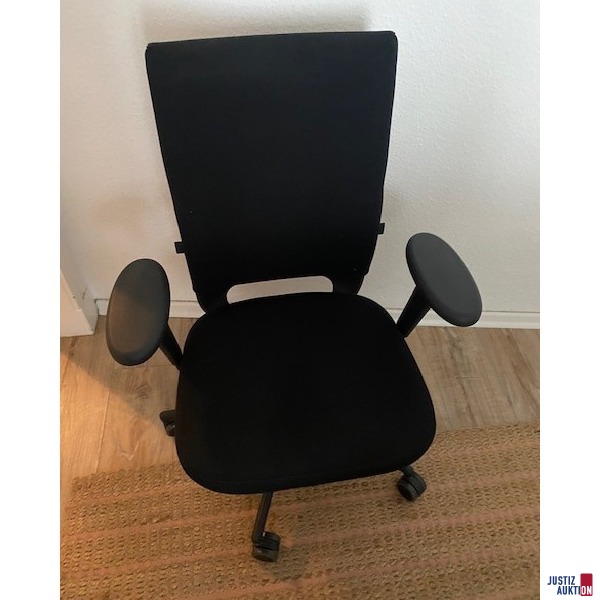 B&uuml;rostuhl von vorne